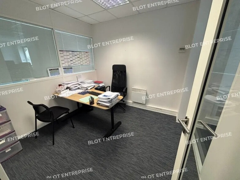 Office in Larmor-Plage for lease - Building Photo - Image 2 of 7