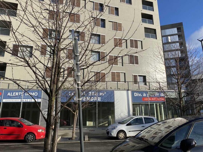 Retail in Lille for lease - Building Photo - Image 3 of 3