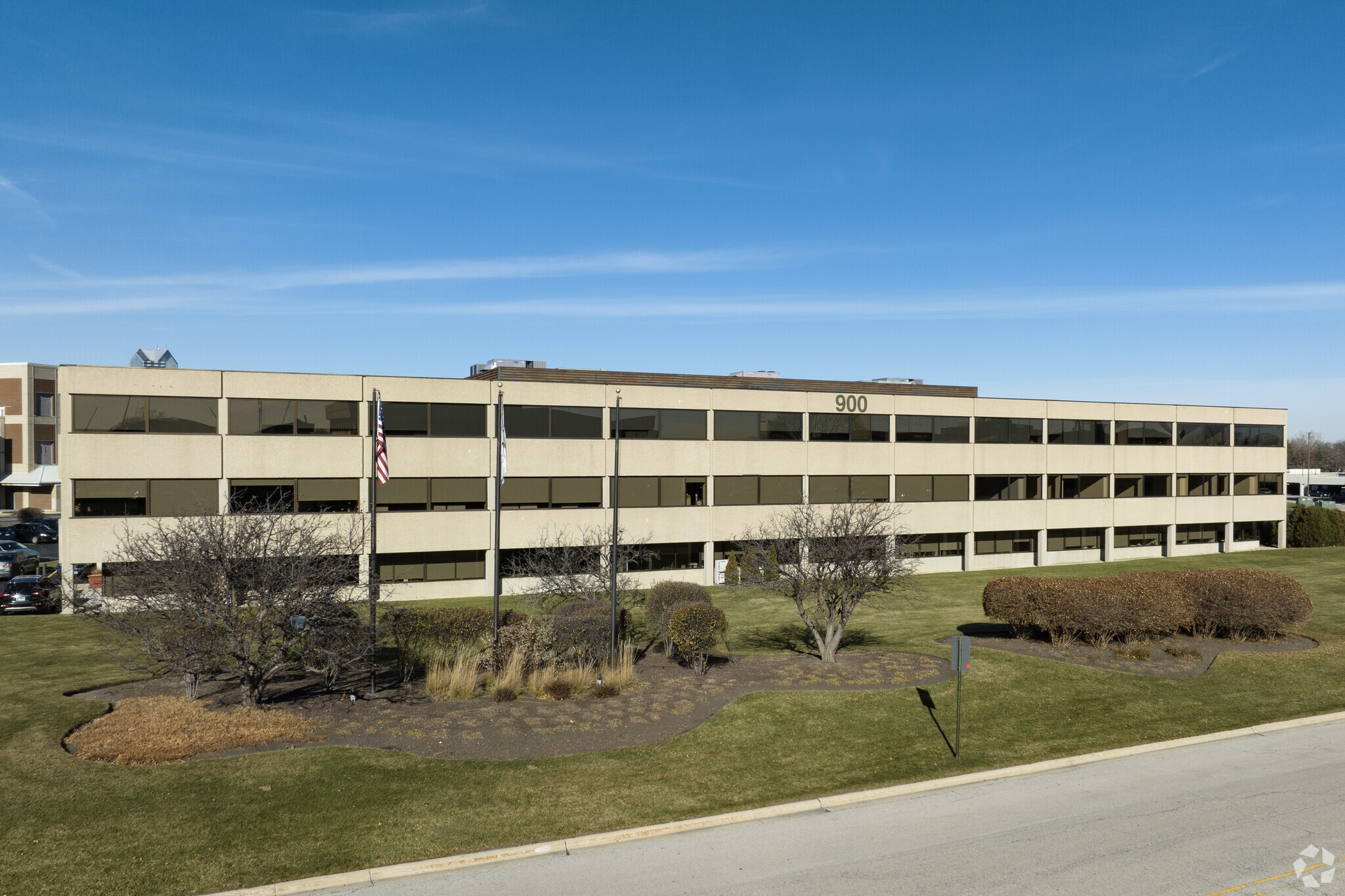 900 Commerce Dr, Oak Brook, IL for lease Building Photo- Image 1 of 8