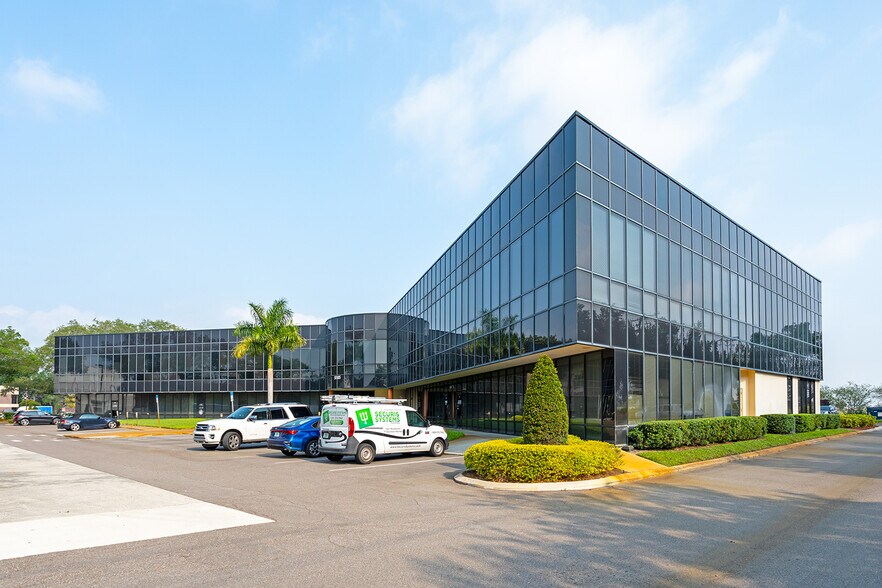 5005 W Laurel St, Tampa, FL for lease - Building Photo - Image 2 of 9