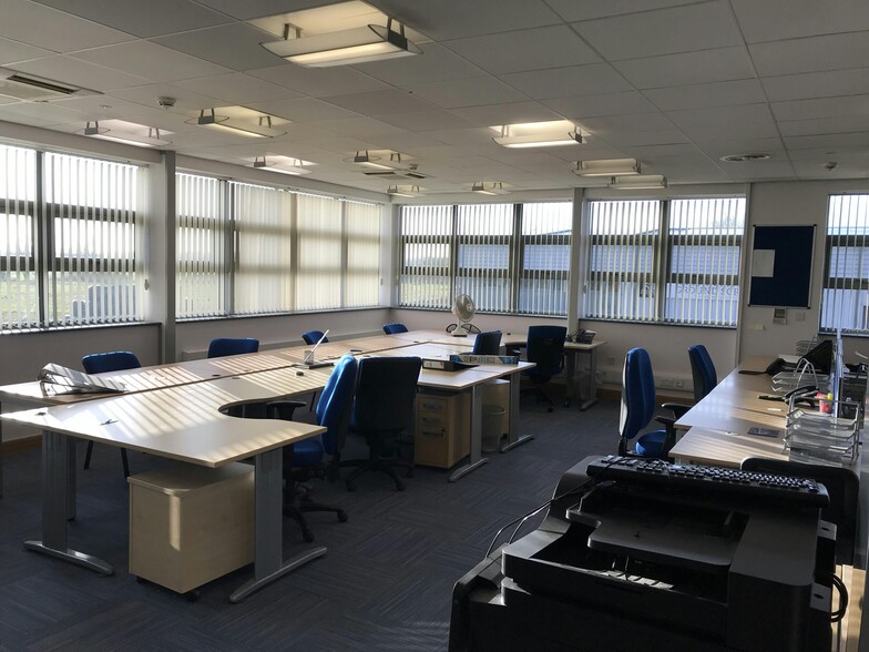 Whitfield Ct, Durham for lease - Interior Photo - Image 3 of 15