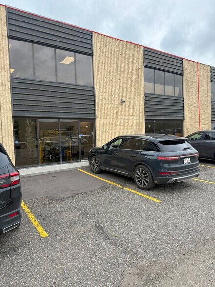 Commercial Condo Units at 4063 74 Ave SE portfolio of 2 properties for sale on LoopNet.com - Building Photo - Image 2 of 23