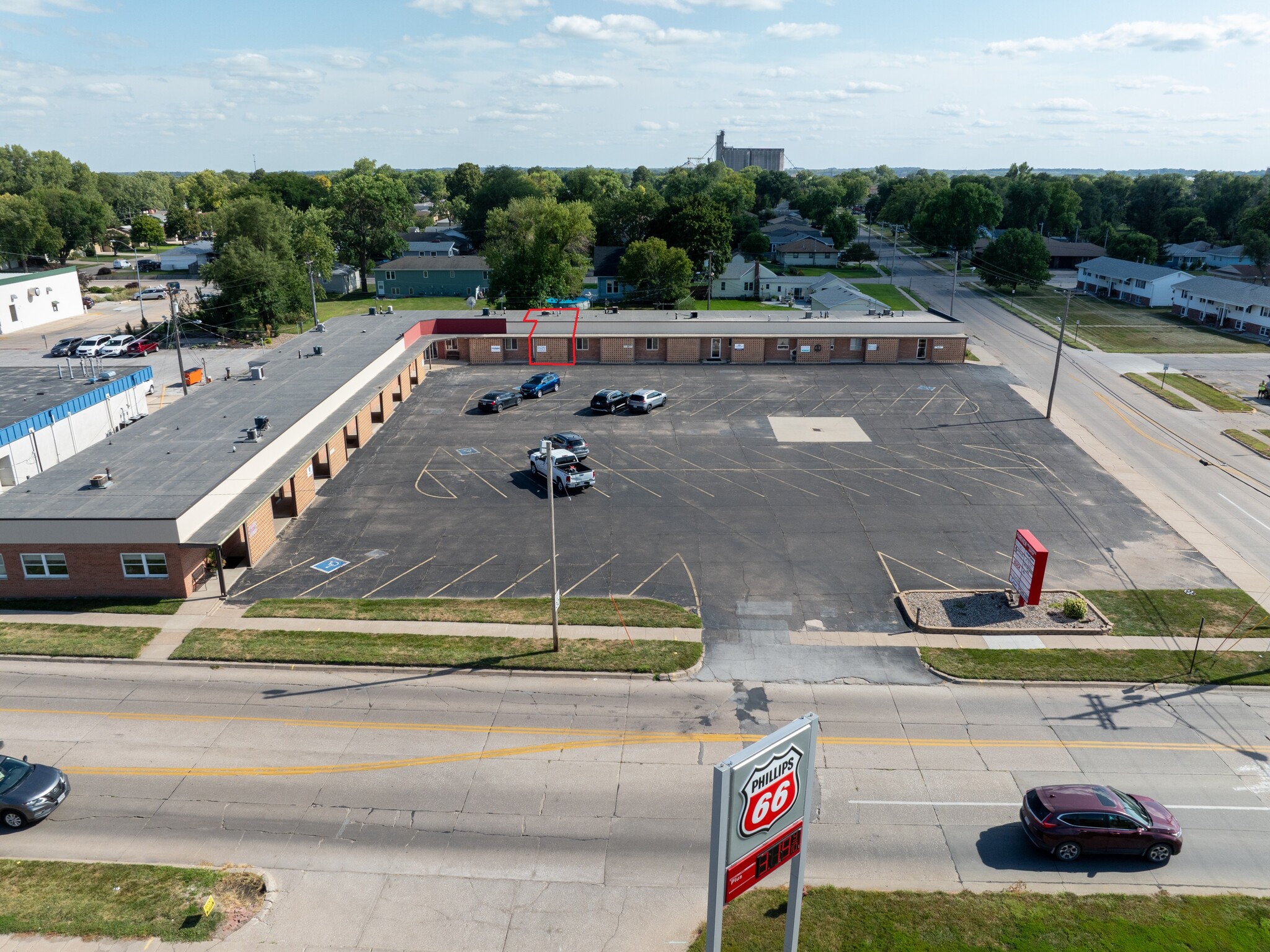 1835 E Military Ave, Fremont, NE for lease Building Photo- Image 1 of 8