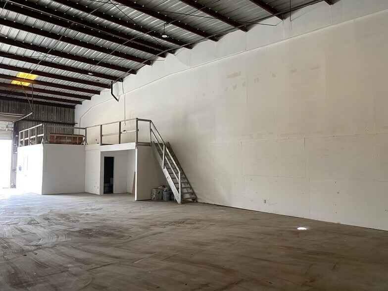 615-629 Leago St, Houston, TX for lease - Building Photo - Image 2 of 11