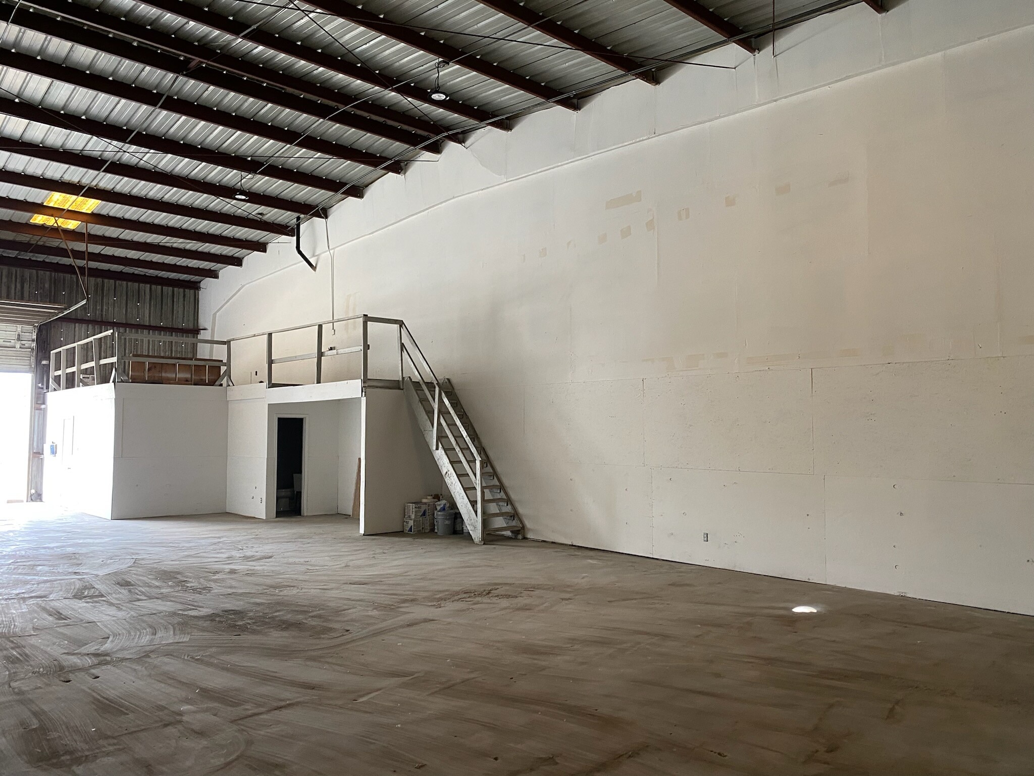 615-629 Leago St, Houston, TX for lease Building Photo- Image 1 of 12