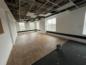 Wickentree Ln, Failsworth for lease Interior Photo- Image 2 of 6