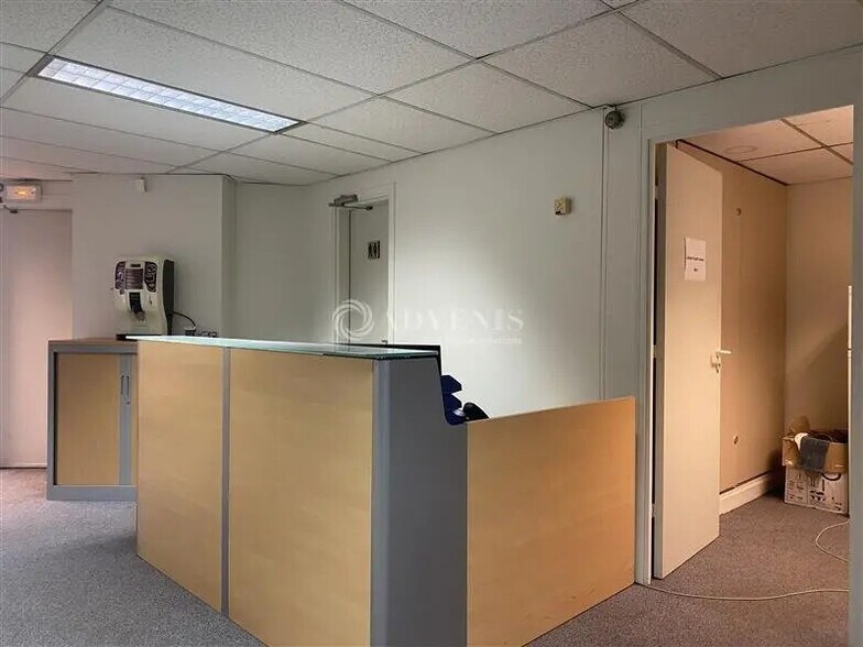 Office in Le Kremlin-Bicêtre for lease - Interior Photo - Image 3 of 10