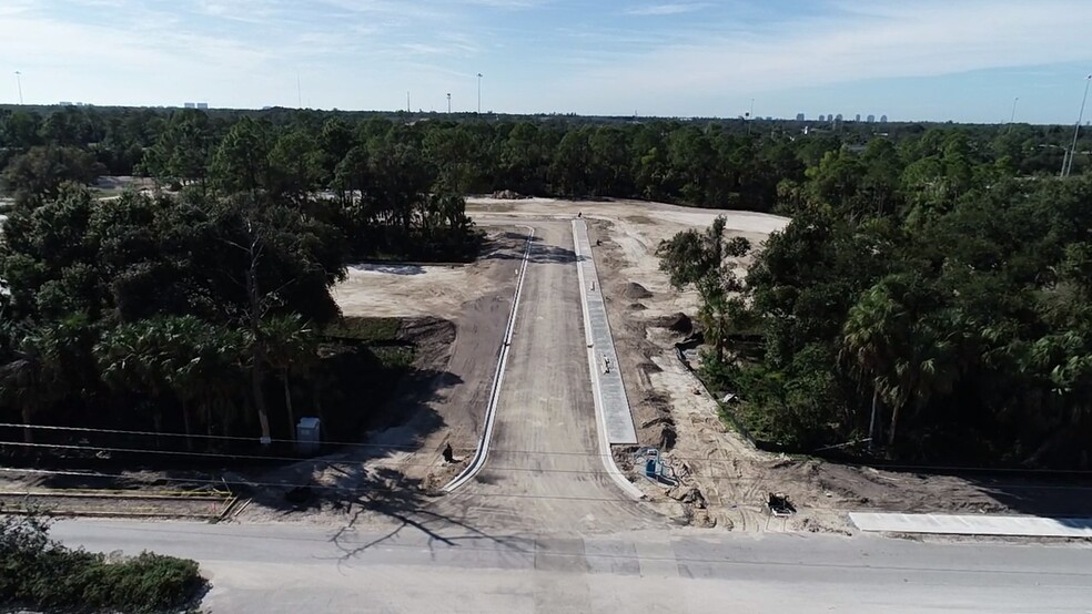 28051 Hunters Ridge Blvd, Bonita Springs, FL for sale - Aerial - Image 2 of 5