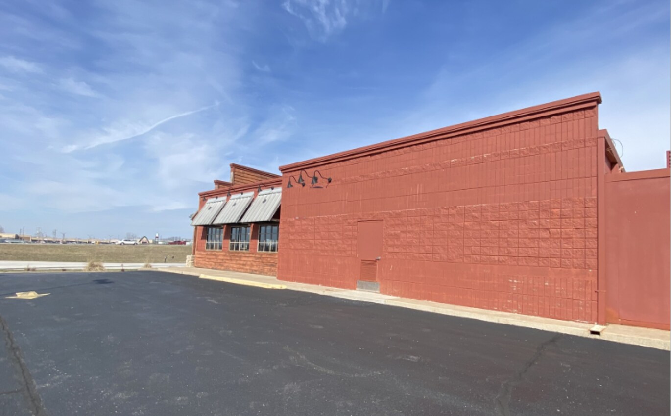 750 N 18th St, Ozark, MO 65721 Rib Crib