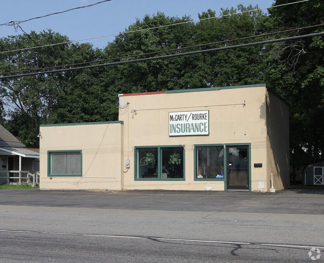 17 Saratoga Ave, South Glens Falls, NY 12803