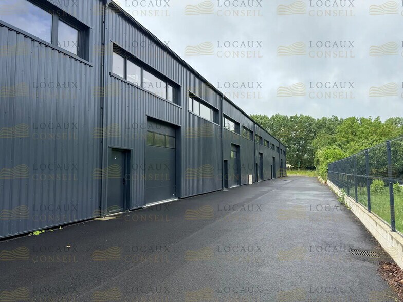 Flex in Bernes-sur-Oise for lease - Building Photo - Image 1 of 12