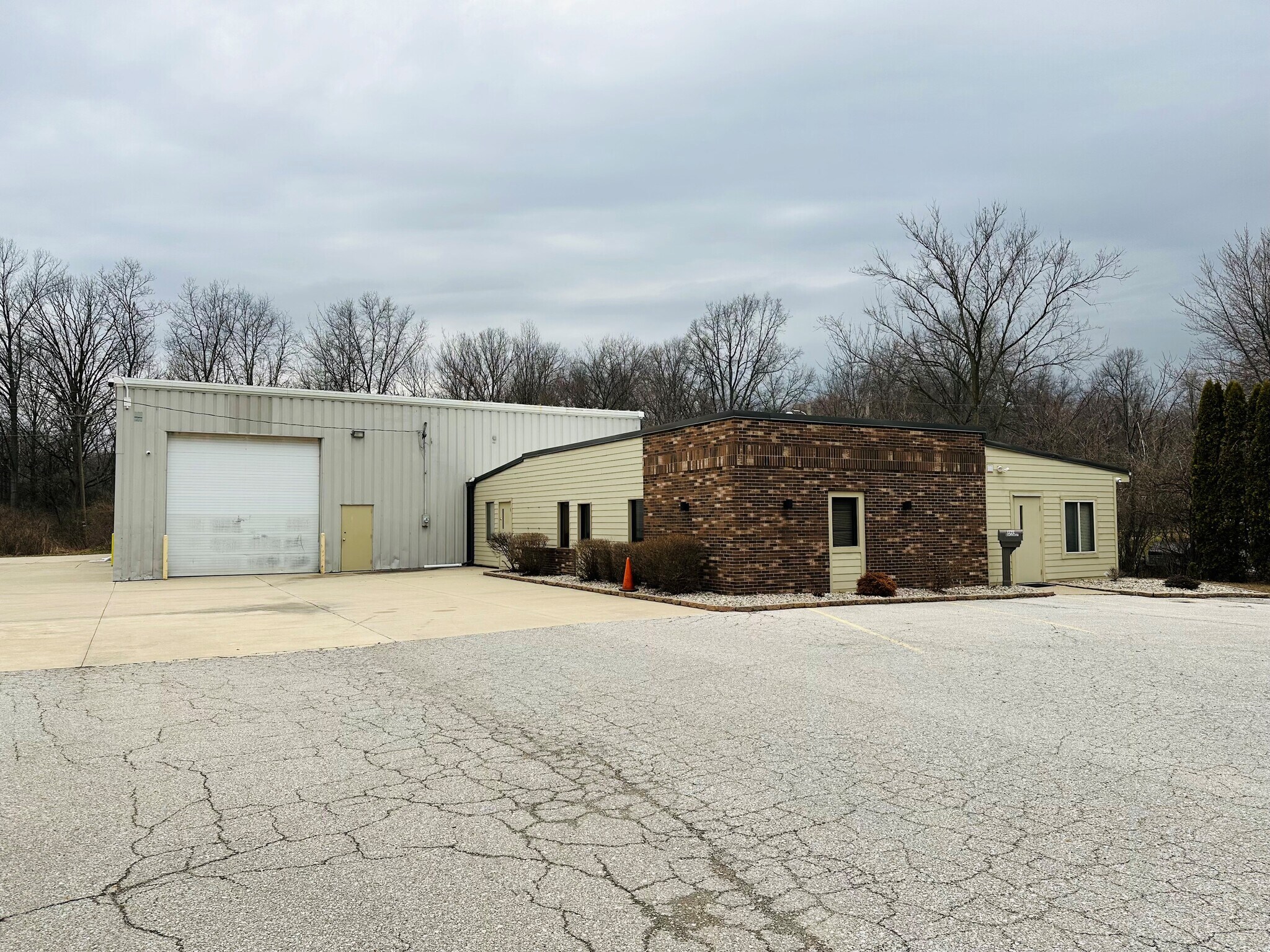 4601 Maplecrest Rd, Fort Wayne, IN for sale Building Photo- Image 1 of 1