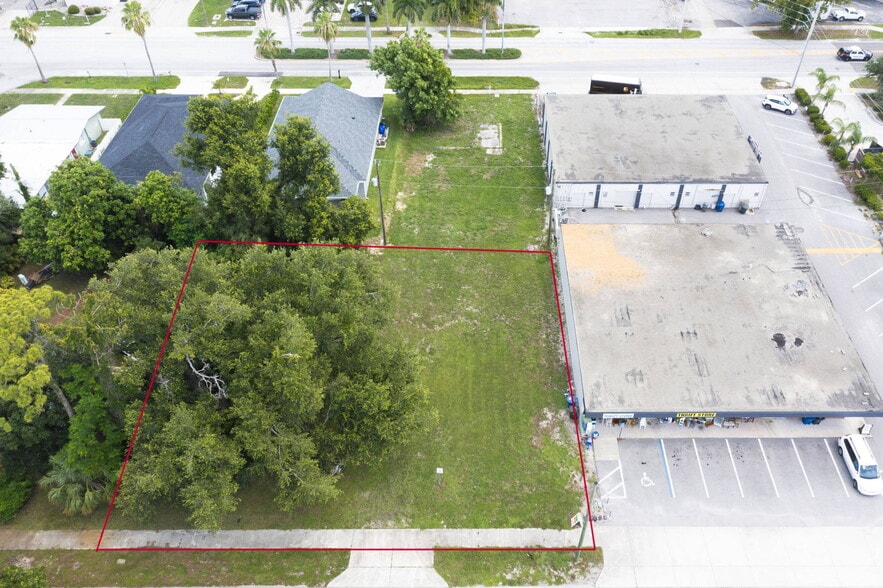 1925 Suwanee Ave, Fort Myers, FL for sale - Building Photo - Image 2 of 28