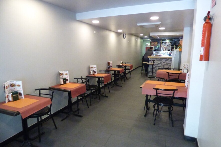 Passeig de Mossèn Jacint Verdaguer, 20, Igualada, Barcelona for sale - Interior Photo - Image 2 of 12