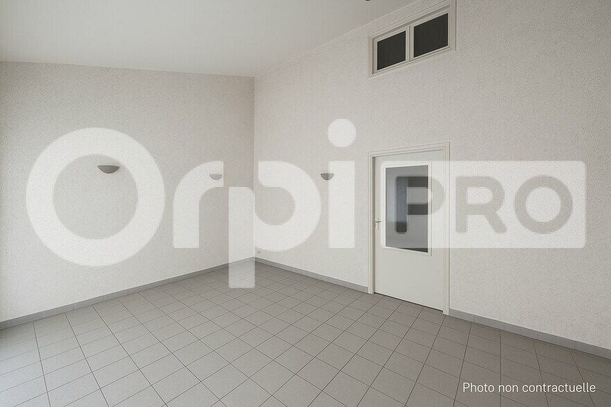 Retail in Commentry for sale - Building Photo - Image 2 of 7