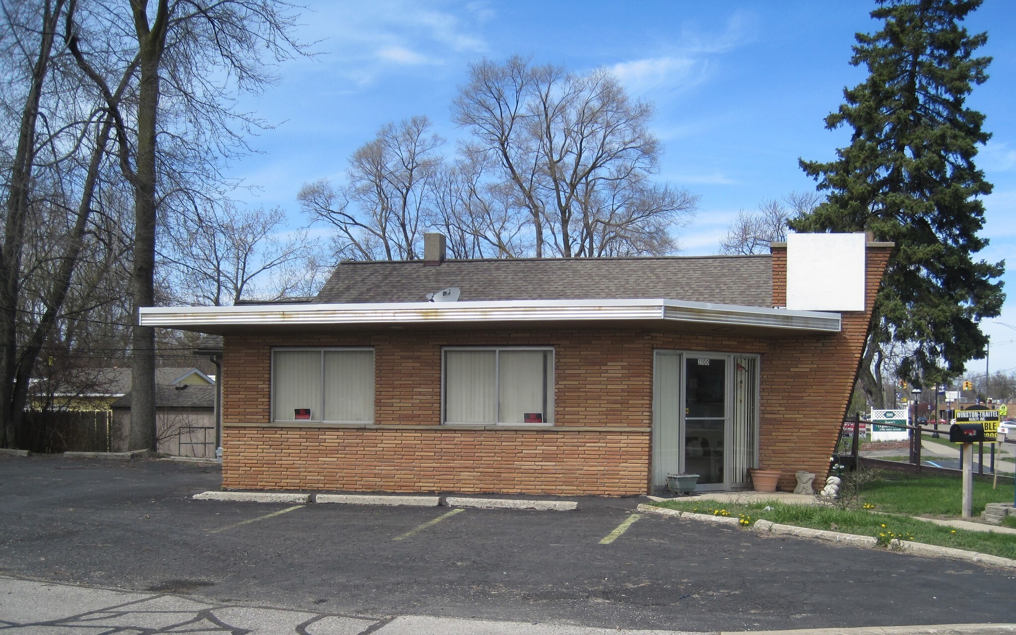2100 Cass Lake Rd, Keego Harbor, MI for sale Building Photo- Image 1 of 1