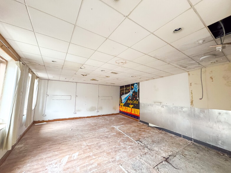 5 Alma Pl, Redruth for sale - Interior Photo - Image 3 of 10