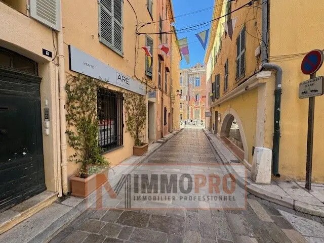 Retail in Saint-Tropez for lease Building Photo- Image 1 of 5
