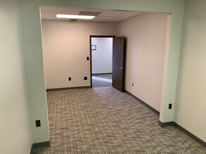 1945 Southtown Blvd, Dayton, OH for lease Interior Photo- Image 2 of 6