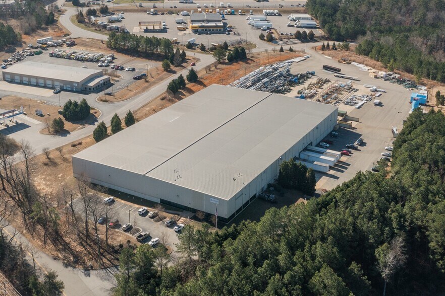 2001 Ware Bottom Spring Rd, Chester, VA for sale - Building Photo - Image 1 of 1