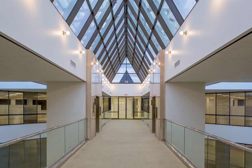 263 N Sam Houston Pky E, Houston, TX for lease - Interior Photo - Image 3 of 6