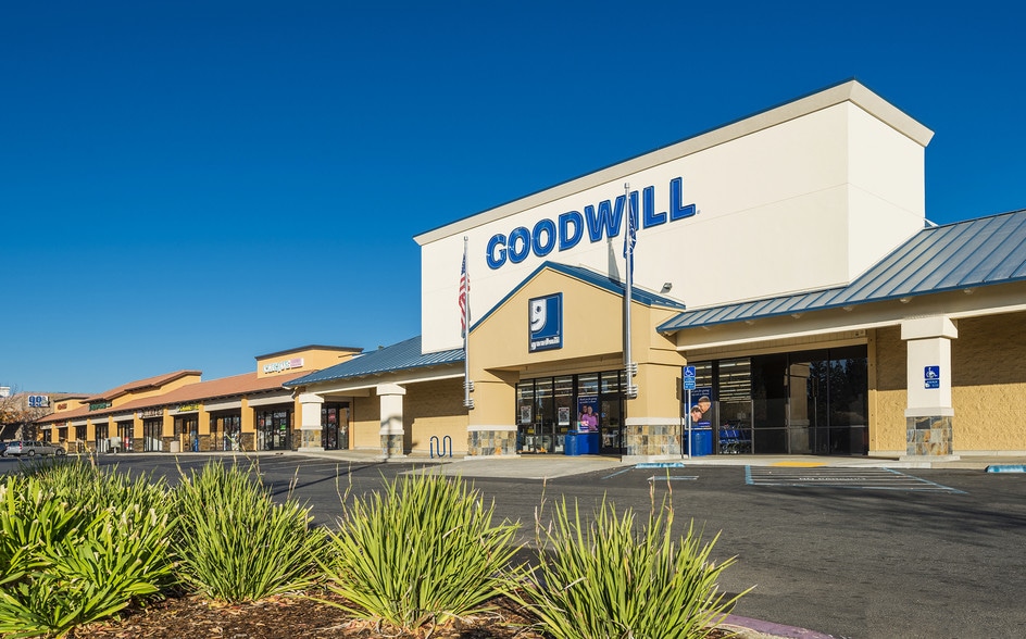 4301-4423 Elkhorn Blvd, Sacramento, CA for lease - Building Photo - Image 1 of 16