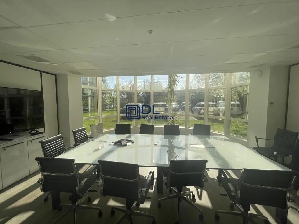 Location Entrepôt 1 700 m² - Photo 1