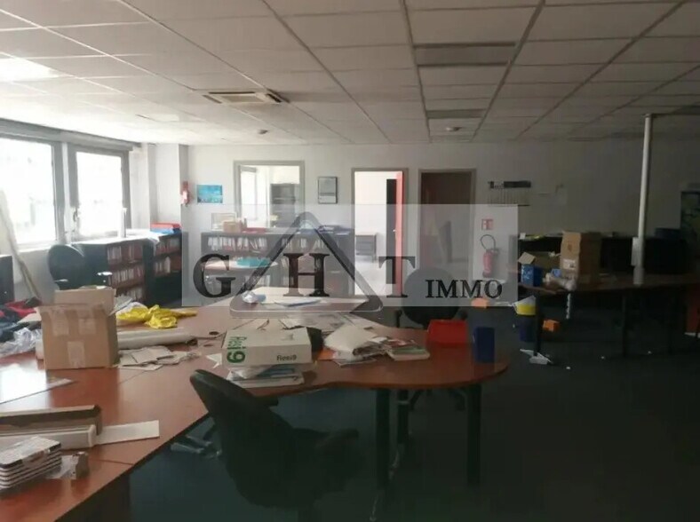 Industrial in Montgeron for sale - Interior Photo - Image 2 of 5