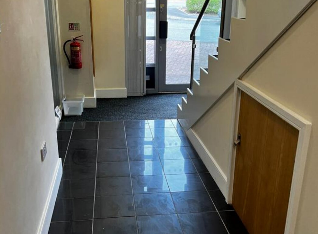 56 Nursery Ct, Leicester, LEC LE8 0EX