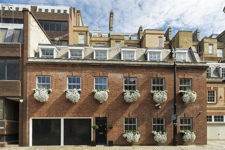 20-22 Grosvenor Gardens Mews N, London for lease - Building Photo - Image 2 of 2