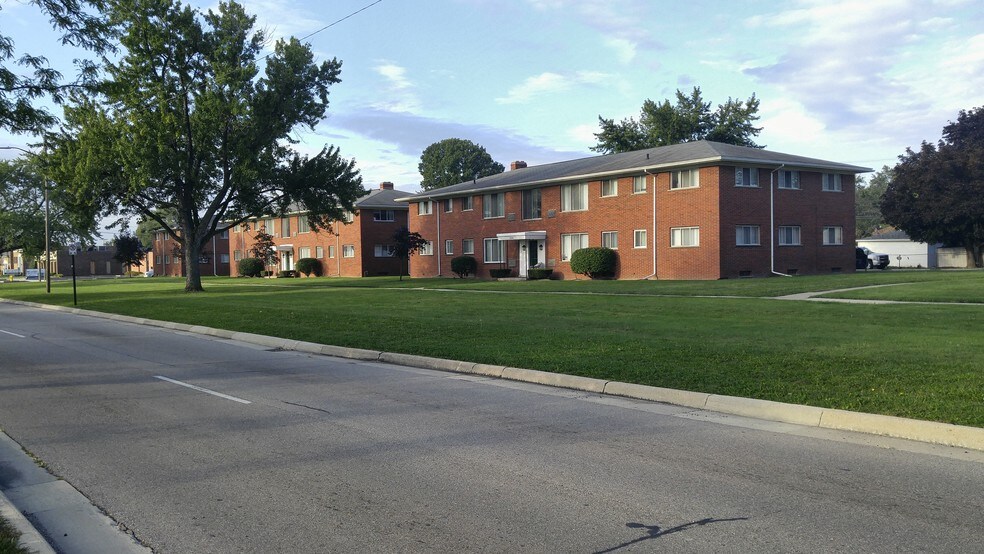 23005 Kelly Rd Eastpointe Mi 48021 Apartments Property For Kelly Manor Apartments