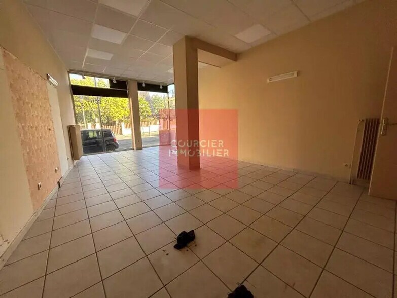 54 Rue D'Angiviller, Rambouillet for lease - Interior Photo - Image 2 of 10