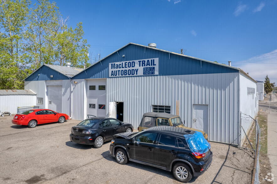 Macleod Trail Autobody Sale portfolio of 2 properties for sale on LoopNet.com - Building Photo - Image 1 of 1