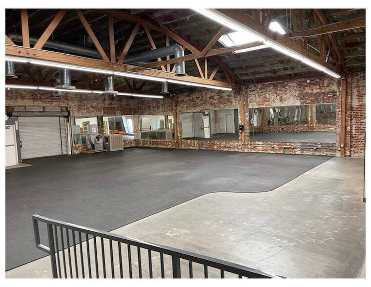 7624-7626 Santa Monica Blvd, West Hollywood, CA for lease - Building Photo - Image 1 of 8