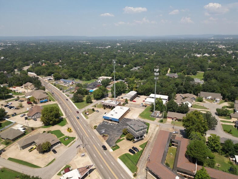 3917 Rogers Ave, Fort Smith, AR for lease - Building Photo - Image 3 of 10