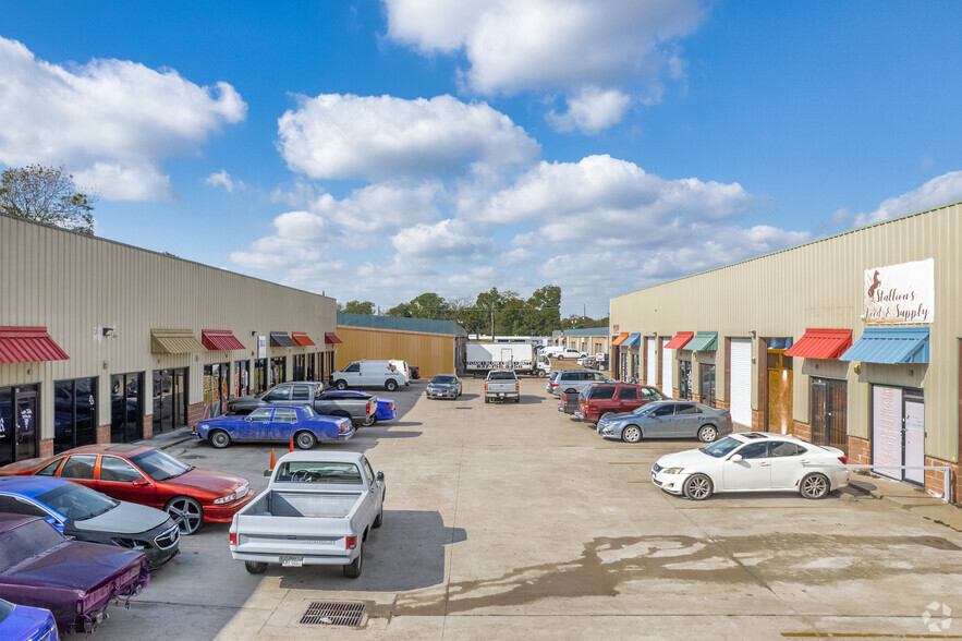 6134 Airline Dr, Houston, TX for lease - Building Photo - Image 3 of 8