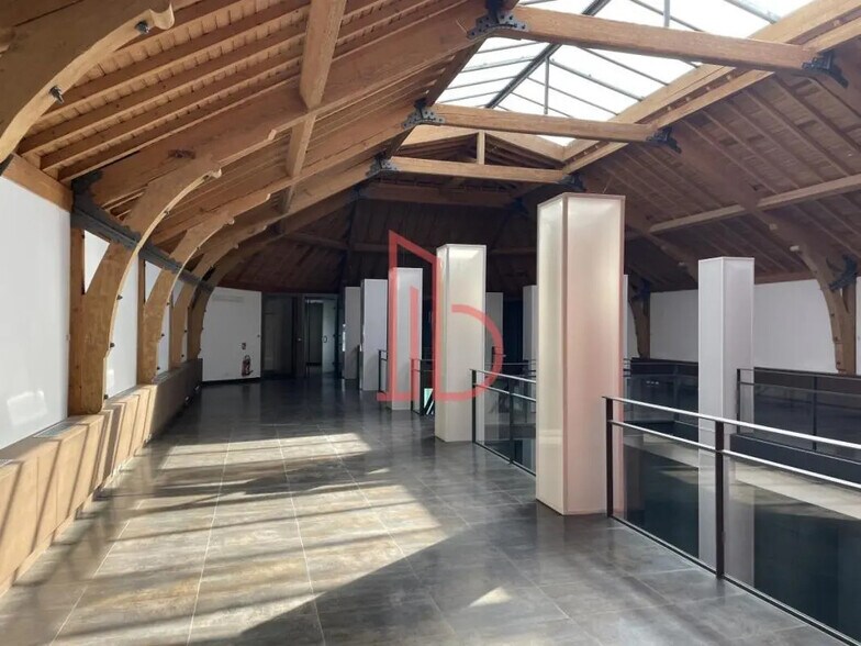 Office in Bordeaux for lease - Interior Photo - Image 3 of 6