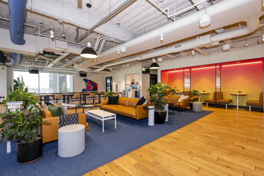 333 W San Carlos St, San Jose, CA for lease - Interior Photo - Image 3 of 26