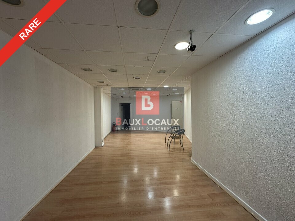 Retail in Bollène for lease Interior Photo- Image 1 of 7
