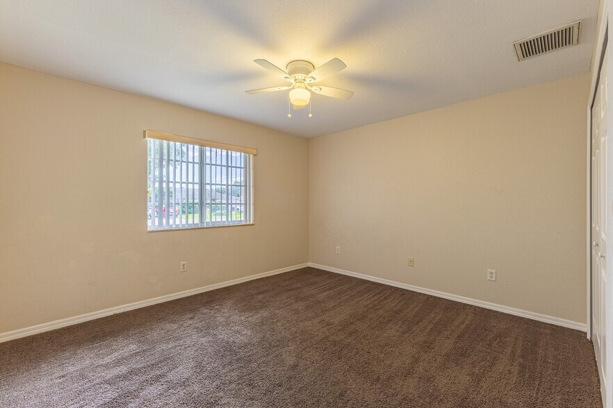 717 SE 8th St, Cape Coral, FL for sale - Building Photo - Image 3 of 17