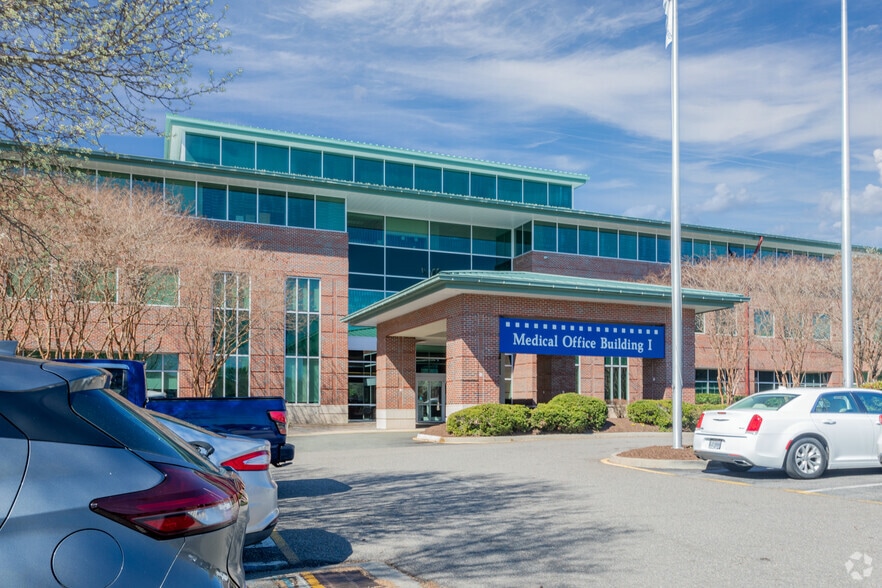 8220 Meadowbridge Rd, Mechanicsville, VA for lease - Building Photo - Image 1 of 3