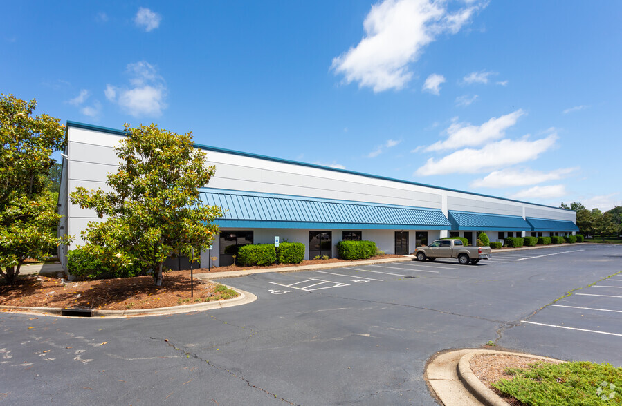 2641 Sumner Blvd, Raleigh, NC for lease - Primary Photo - Image 2 of 5