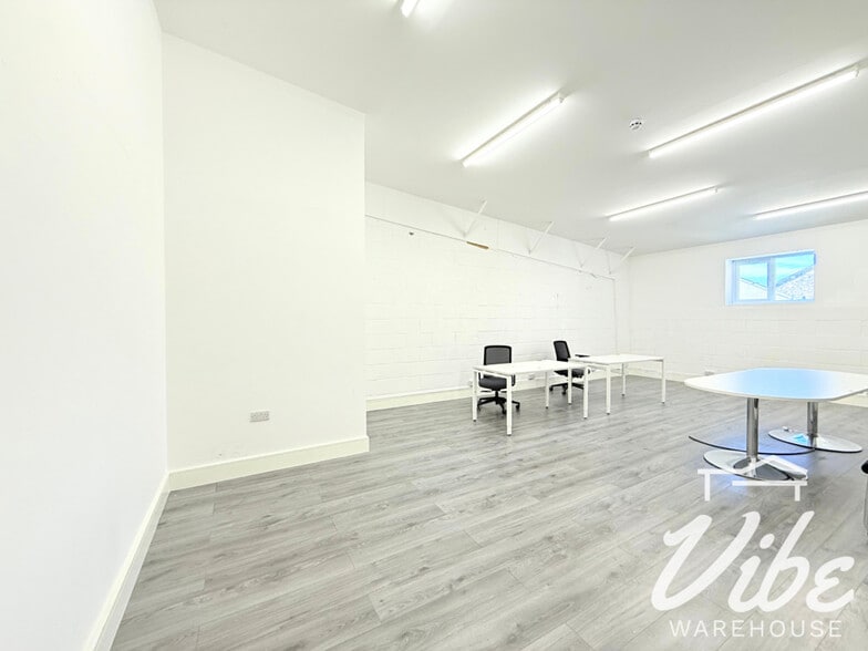 Grosvenor Way, London for lease - Building Photo - Image 3 of 5