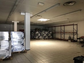 Flex in Bouc-Bel-Air for lease Interior Photo- Image 1 of 5