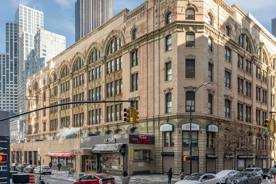 25-29 Elm Pl, Brooklyn, NY for lease - Building Photo - Image 2 of 31