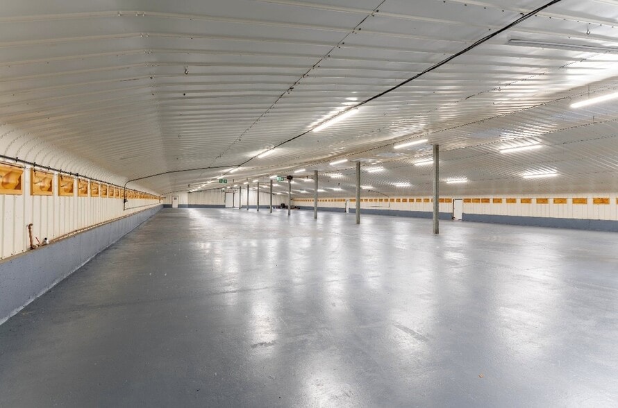 Broadbridge Ln, Smallfield for lease - Building Photo - Image 2 of 5