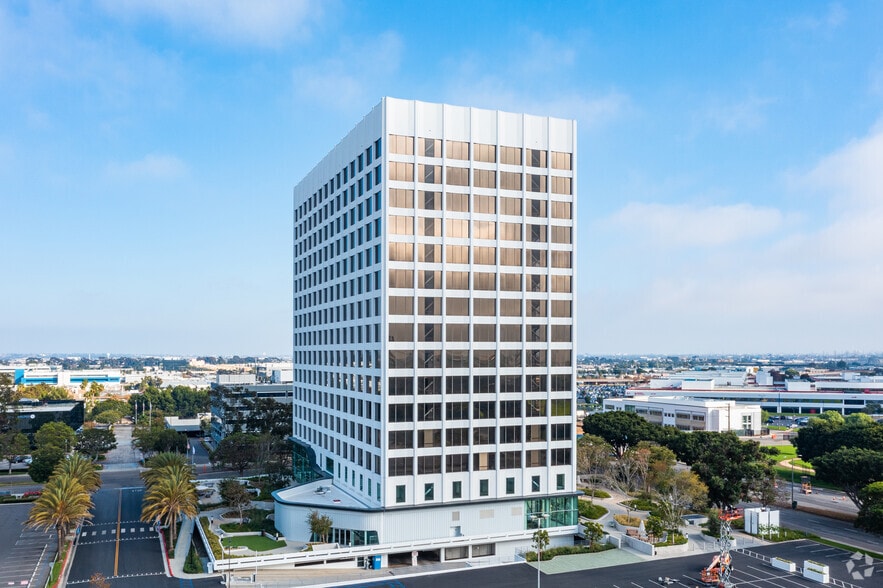 101 Continental Blvd, El Segundo, CA for lease - Building Photo - Image 2 of 28