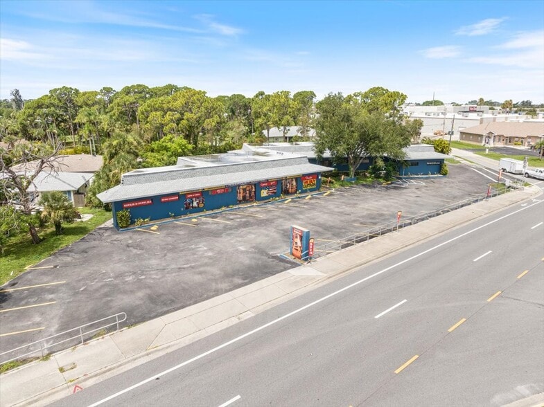 2009-2025 S McCall Rd, Englewood, FL for lease - Building Photo - Image 1 of 29