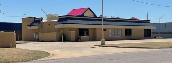 1211 SW Lee Blvd, Lawton, OK for sale - Building Photo - Image 2 of 11