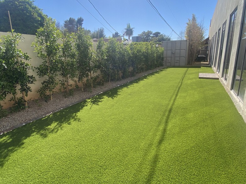 2701 E Osborn Rd, Phoenix, AZ for lease - Building Photo - Image 2 of 10